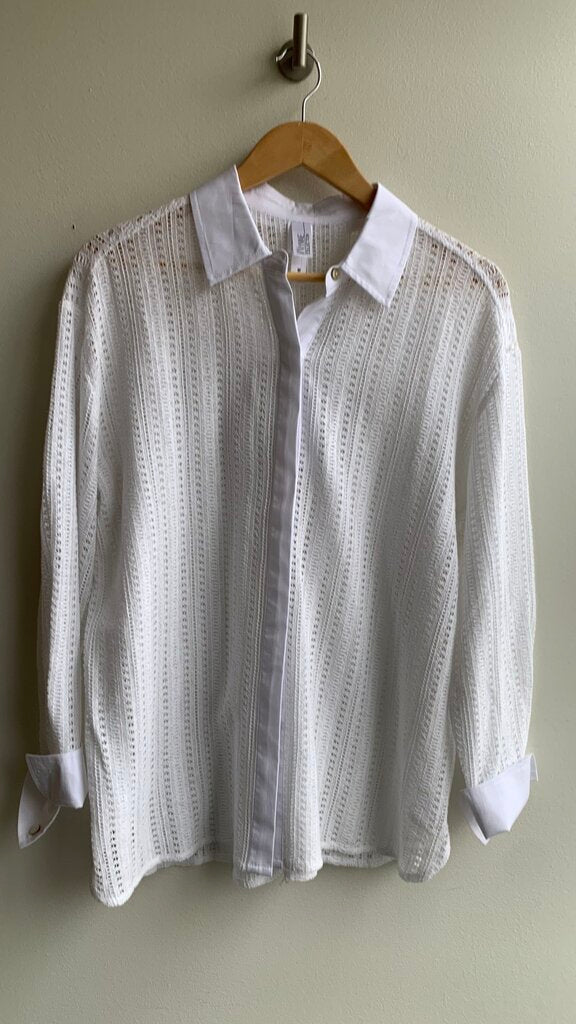 Pre-Owned Wynne Collection White Eyelet Collared Long Sleeve Shirt- Size Medium