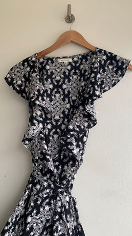 Pre-Owned Max Studio Black Sleeveless Ruffle Trim Belted Wrap Dress Dress - Size Small