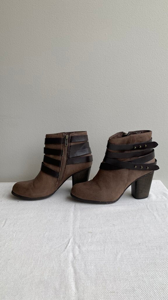 Pre-Owned Madden Girl Taupe Ankle Heeled Strappy Booties - Size 6