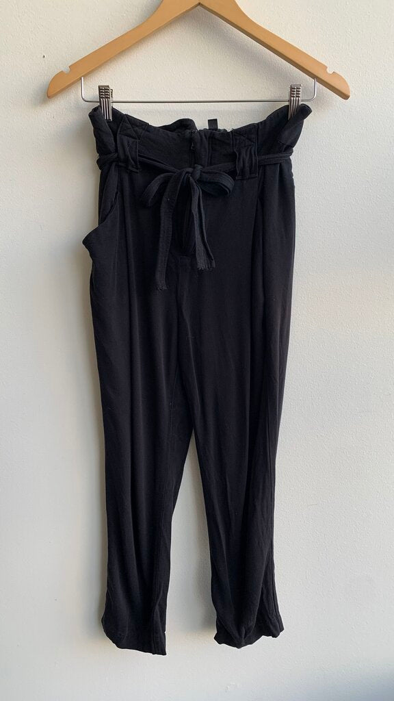 Pre-Owned Guess Black Belted Paper Bag Pants - Size 8