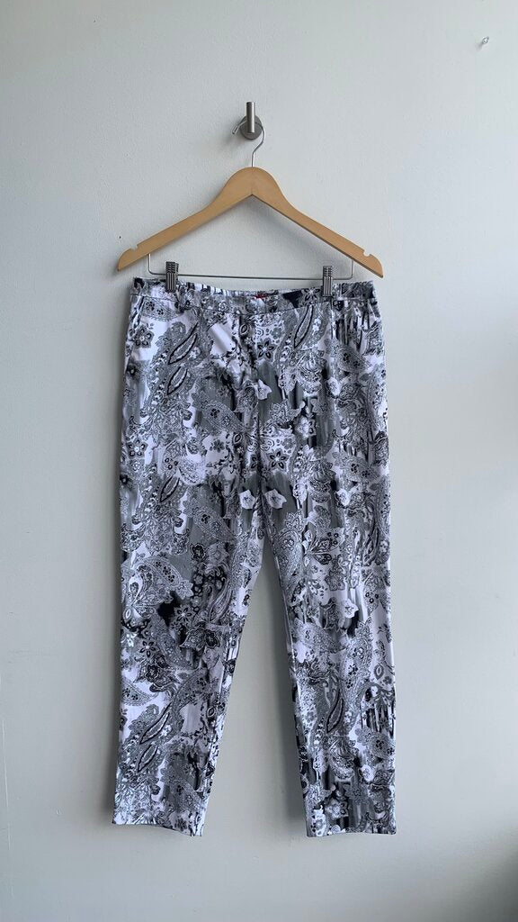 Pre-Owned Essentials by Sioni Grey/White Paisley Print Pants - Size 10