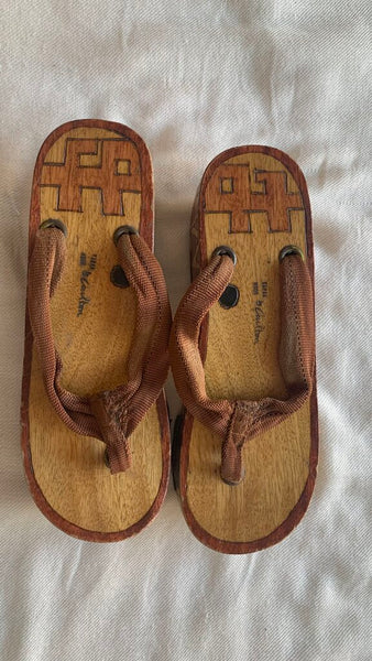 Pre-Owned Carlton Wooden Flip Flop Sandals - Size 8