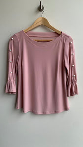 Pre-Owned Dusty Pink Boat Neck 3/4 Sleeve Pearl Decal Blouse- Size Small (Estimated)
