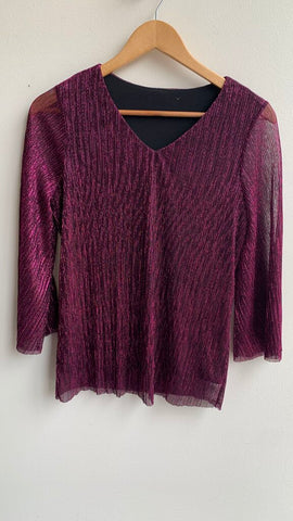 Pre-Owned Purple Metallic Shimmer Accordian Style 3/4 Sleeve V-Neck Blouse- Size Small (Estimated)