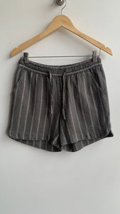 Pre-Owned Green Striped Drawstring Waist Linen Shorts- Size Small (Estimated)
