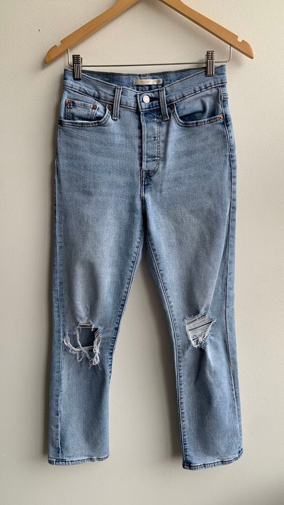 Pre-Owned Levi's Mid-Blue Ripped Knee Wedgie Jeans - Size 28