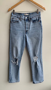 Pre-Owned Levi's Mid-Blue Ripped Knee Wedgie Jeans - Size 28