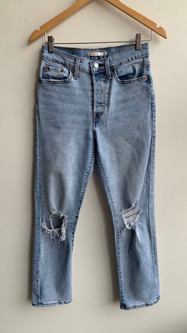 Pre-Owned Levi's Mid-Blue Ripped Knee Wedgie Jeans - Size 28