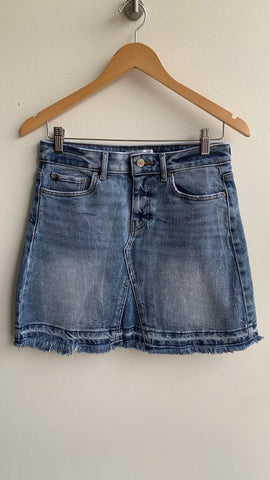 Pre-Owned Guess Jeans Blue Medium Wash Denim Skirt w/ Frayed Edge - Size Medium