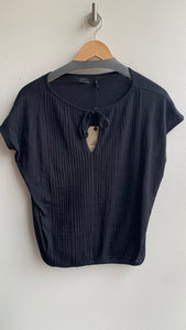 Pre-Owned Prana Black 'Ocupas Popover' Cap Sleeve KeyHole Neck Line Tee (NWT)- Size Small