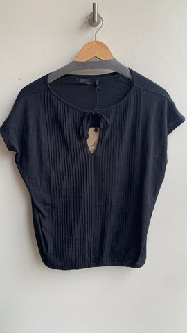 Pre-Owned Prana Black 'Ocupas Popover' Cap Sleeve KeyHole Neck Line Tee (NWT)- Size Small