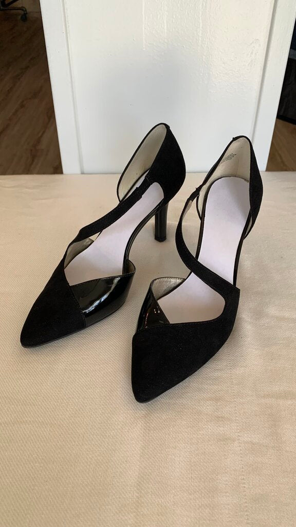 Pre-Owned Anne Klein Black Pointy Toe Cut-Out Heels - Size 7 (NIB)