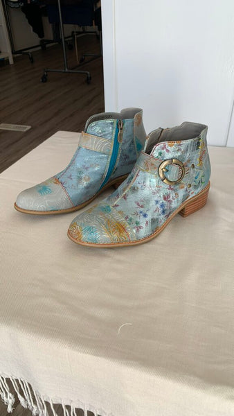 Pre-Owned L'Artiste Blue Floral Booties - SIze 37 (NIB)