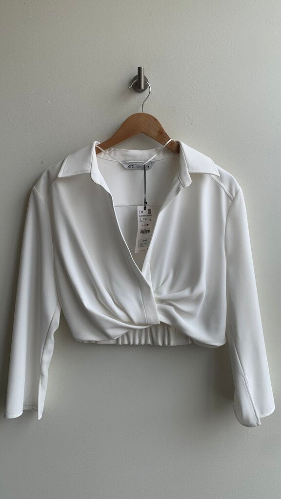 Pre-Owned Zara White Cropped Long SLeeve Blouse - Size Large (NWT)