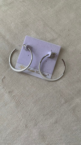 Pre-Owned Fifth Avenue Silver/White C-Hoop Earrngs