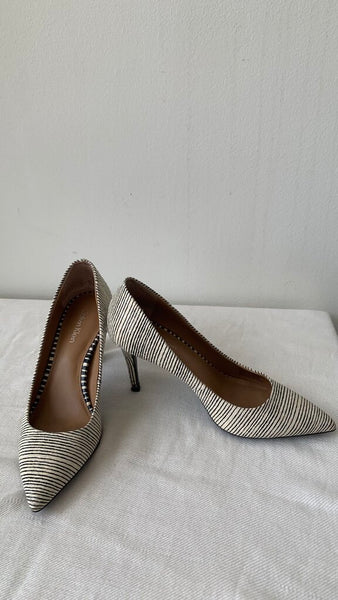 Pre-Owned Calvin Klein 'Gayle' Nude/Black Stripe Pump- Size 5