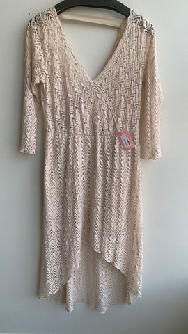 Pre-Owned Solemio Cream Wave Knit Cross Front V-Back Long Sleeve High Low Dress- Size Large