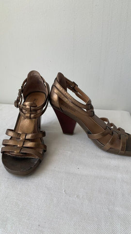Pre-Owned Kenneth Cole Reaction Gold Double Ankle Strap Sandal Heel- Size 8