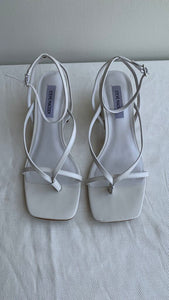 Pre-Owned Steve Madden White Strappy Toe Ankle Strap Heels - Size 9