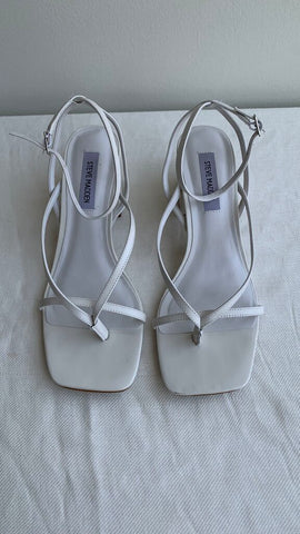 Pre-Owned Steve Madden White Strappy Toe Ankle Strap Heels - Size 9