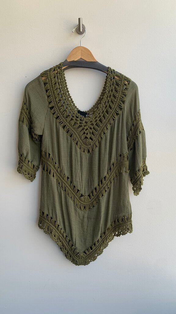 Pre-Owned Cliche Green Crochet Accent Short Sleeve Top- Size X-Small