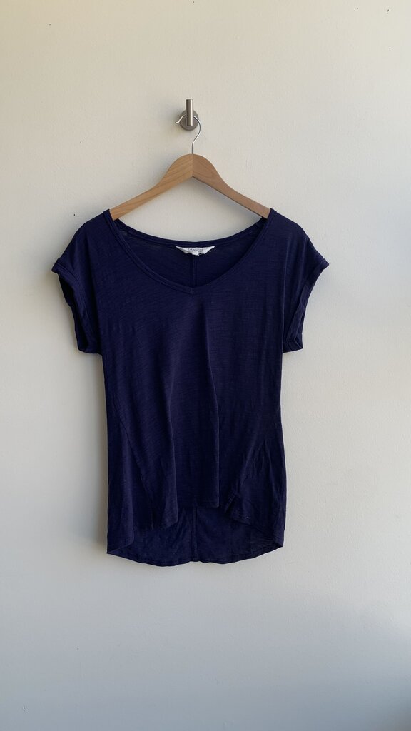 Pre-Owned Danskin Navy Cap Sleeve V-Neck T-Shirt- Size Medium