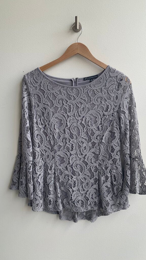 Pre-Owned Adrianna Papell Grey Lace 3/4 Belle Sleeve Blouse- Size Medium
