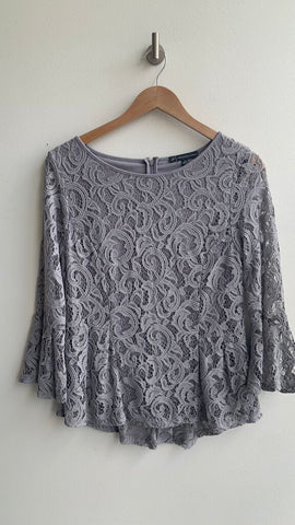 Pre-Owned Adrianna Papell Grey Lace 3/4 Belle Sleeve Blouse- Size Medium