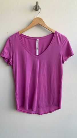 Pre-Owned Lululemon Pinky Purple V-Neck Tee - Size 6