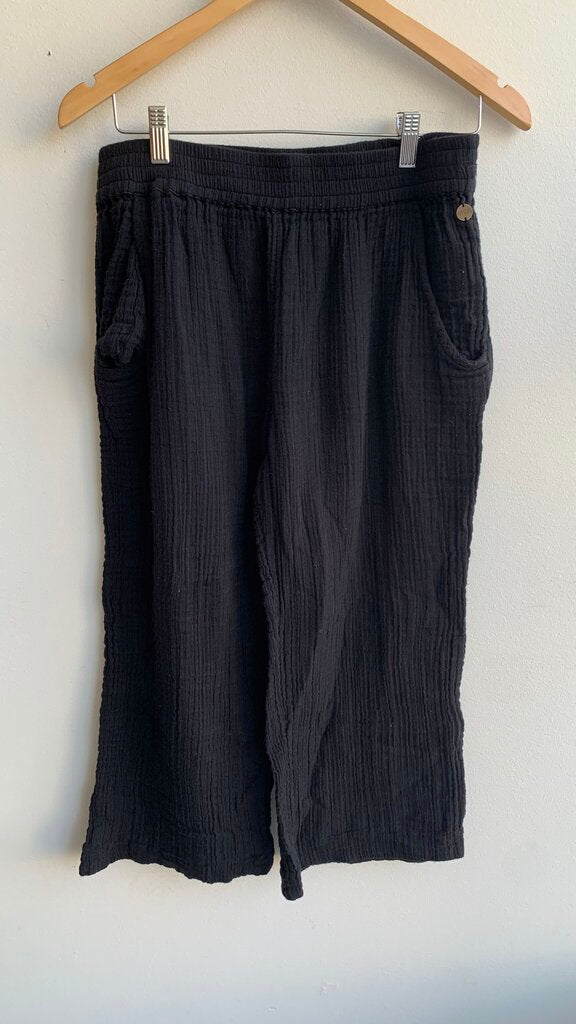 Pre-Owned Ripcurl Black Waffle Capris - Size Large