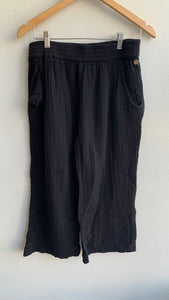 Pre-Owned Ripcurl Black Waffle Capris - Size Large