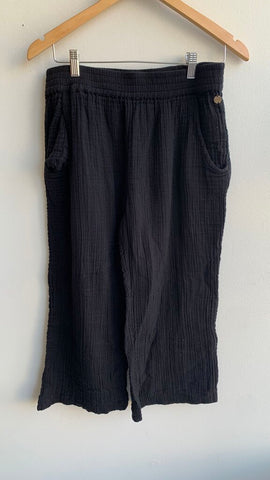 Pre-Owned Ripcurl Black Waffle Capris - Size Large