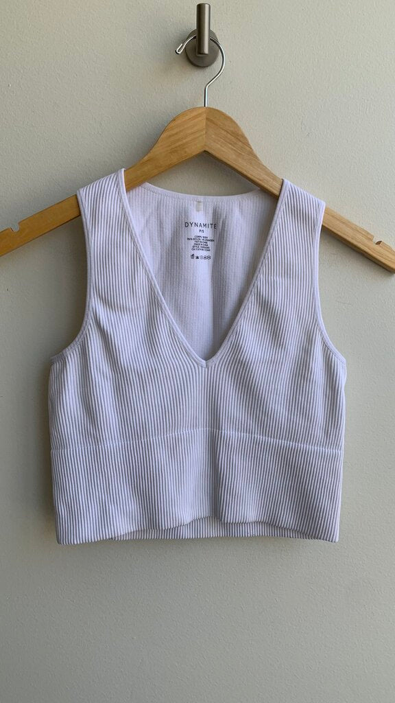Pre-Owned Dynamite White Ribbed V-Neck Crop Top - Size Small