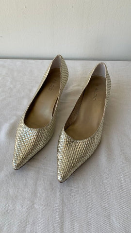 Pre-Owned Aldo Gold Weaved Pointy Toe Leather Heels - Size 39