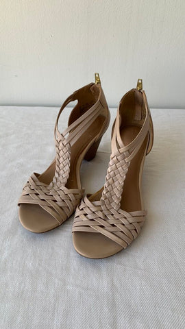 Pre-Owned Clarks Artisan Tan Weaved Ankle Back Zip Heeled Sandal- Size 7
