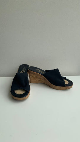 Pre-Owned Onex Black Slip on Cork Wedge- Size 39