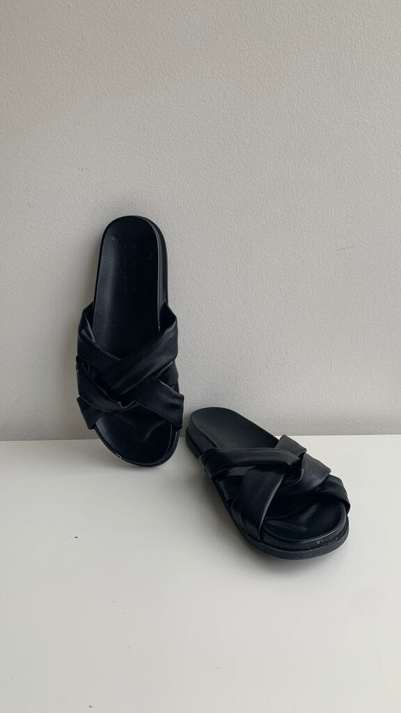 Pre-Owned Silent D Black Three Strap Slip On Sandal- Size 38