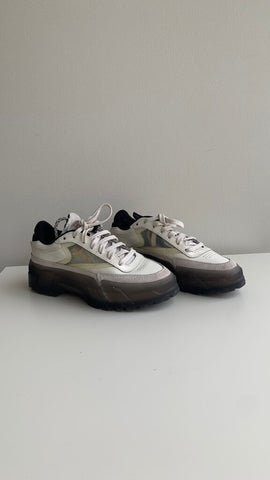 Pre-Owned Reebok White with Black Chunky Sneakers- Size 6.5