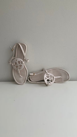 Pre-Owned Coach White Sandal with Emblem - Size 7