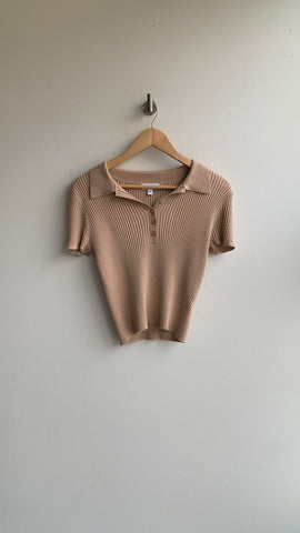 Pre-Owned Calvin Klein Beige Ribbed Collared 1/4 Button Up Cropped Short Sleeve Top- Size Medium