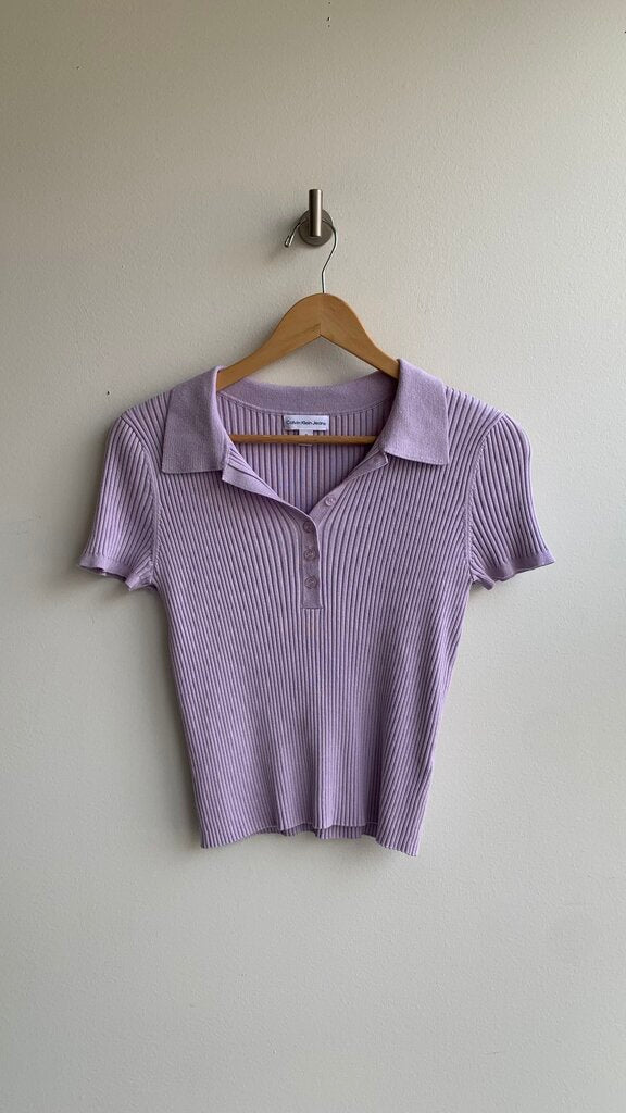 Pre-Owned Calvin Klein Purple Ribbed Collared 1/4 Button Up Cropped Short Sleeve Top- Size Medium