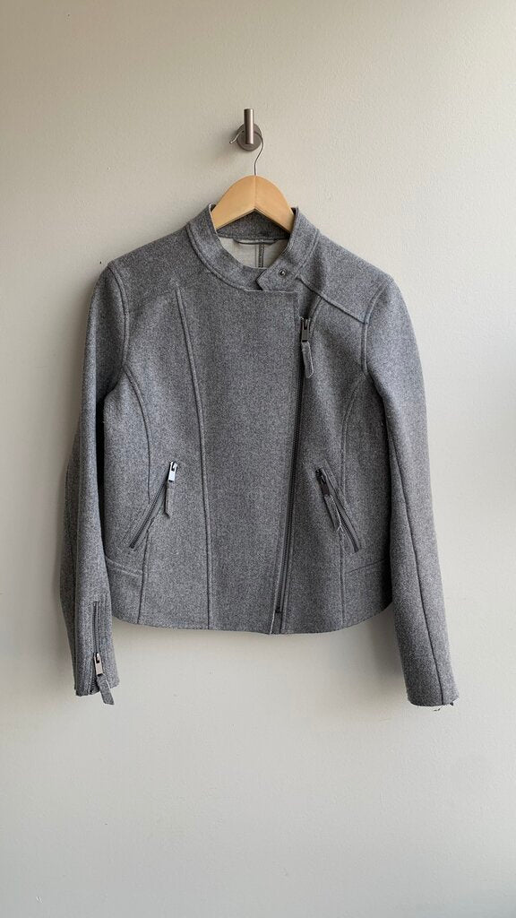 Pre-Owned Grey Thick Asymetrical Zip Collared Jacket- Size Medium (Estimated)