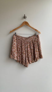 Pre-Owned Dex Blush Floral Print Ruffle Hem Shorts - Size Large
