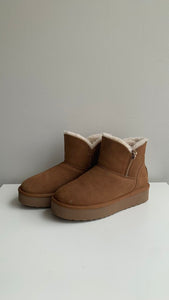 Pre-Owned Kuiper Canada Tan Thick Sole Side Zip Fuzzy Lined Boot- Size 10