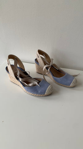 Pre-Owned Vionic Blue Espadrille Wedges - Size 7.5