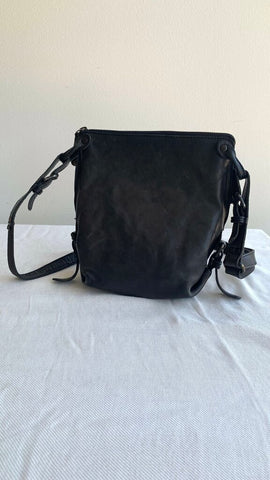 Pre-Owned Aunts & Uncles Black Attached Make Up Bag Crossbody Purse