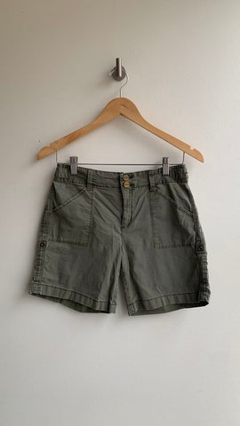 Pre-Owned Sanctuary Green Roll Hem Shorts - Size 27