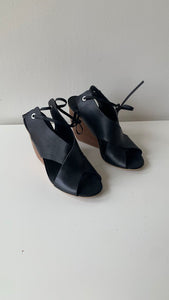 Pre-Owned Rebecca Minkoff Black Criss-Cross Wood Heel Wedges - Size 8