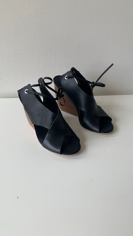 Pre-Owned Rebecca Minkoff Black Criss-Cross Wood Heel Wedges - Size 8
