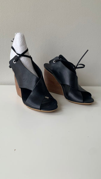 Pre-Owned Rebecca Minkoff Black Criss-Cross Wood Heel Wedges - Size 8